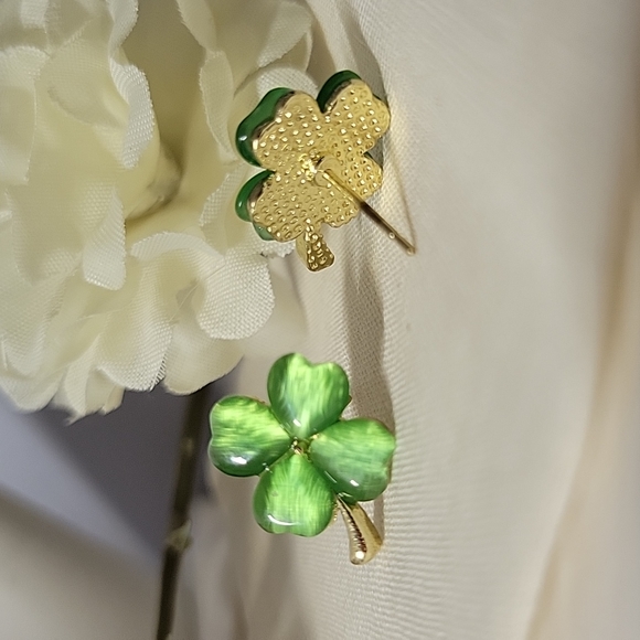 Pearlescent Clover Stud Earrings, 925 Silver - Picture 8 of 11